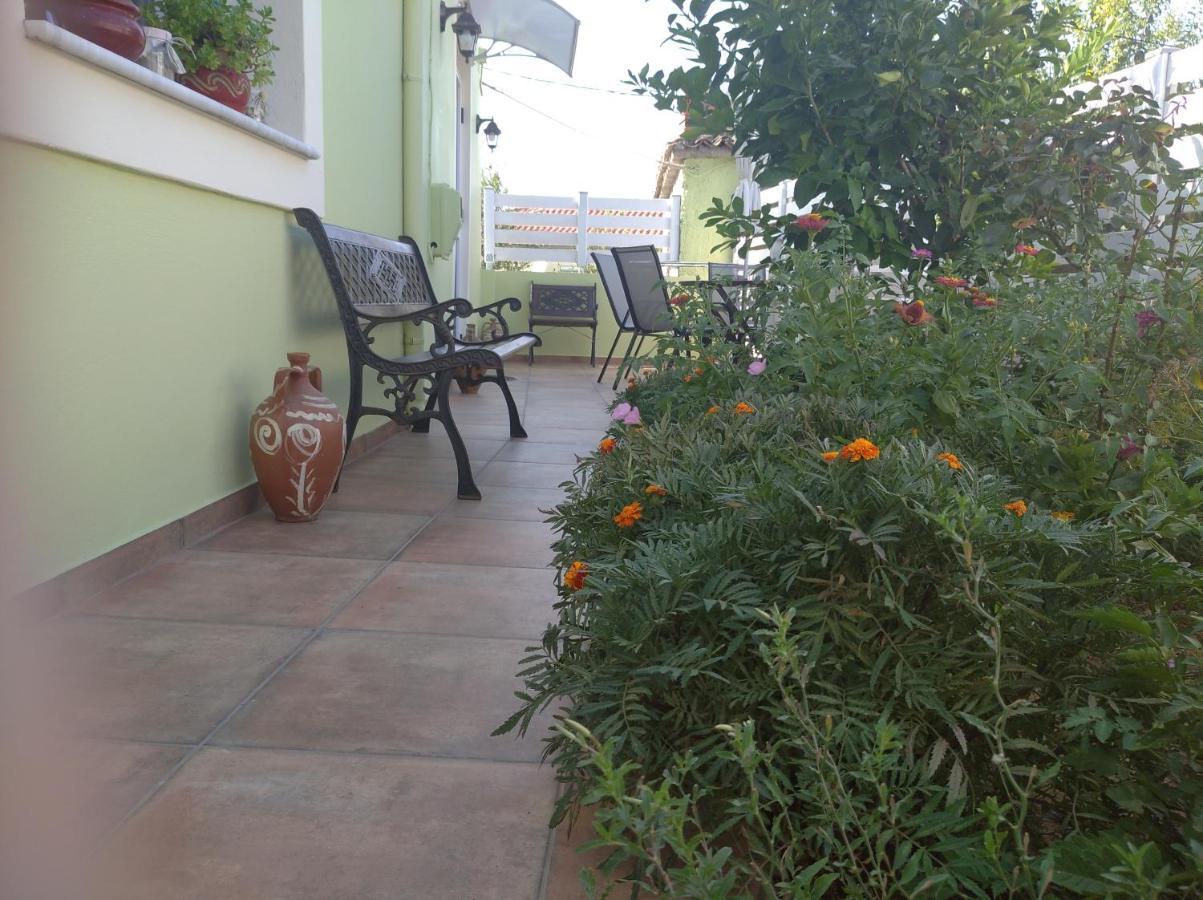 Granny'S Home Roussopoulio ภายนอก รูปภาพ