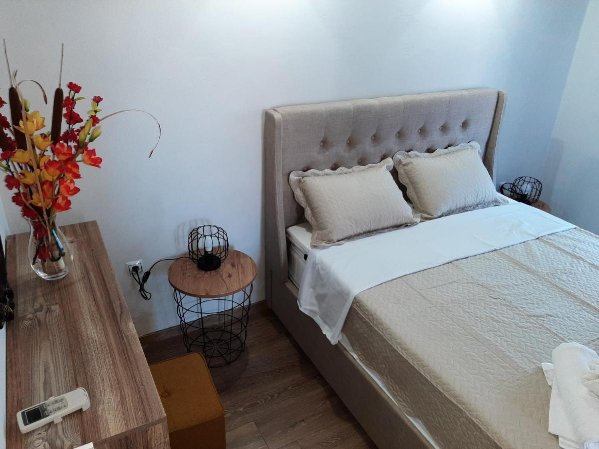 Granny'S Home Roussopoulio ภายนอก รูปภาพ