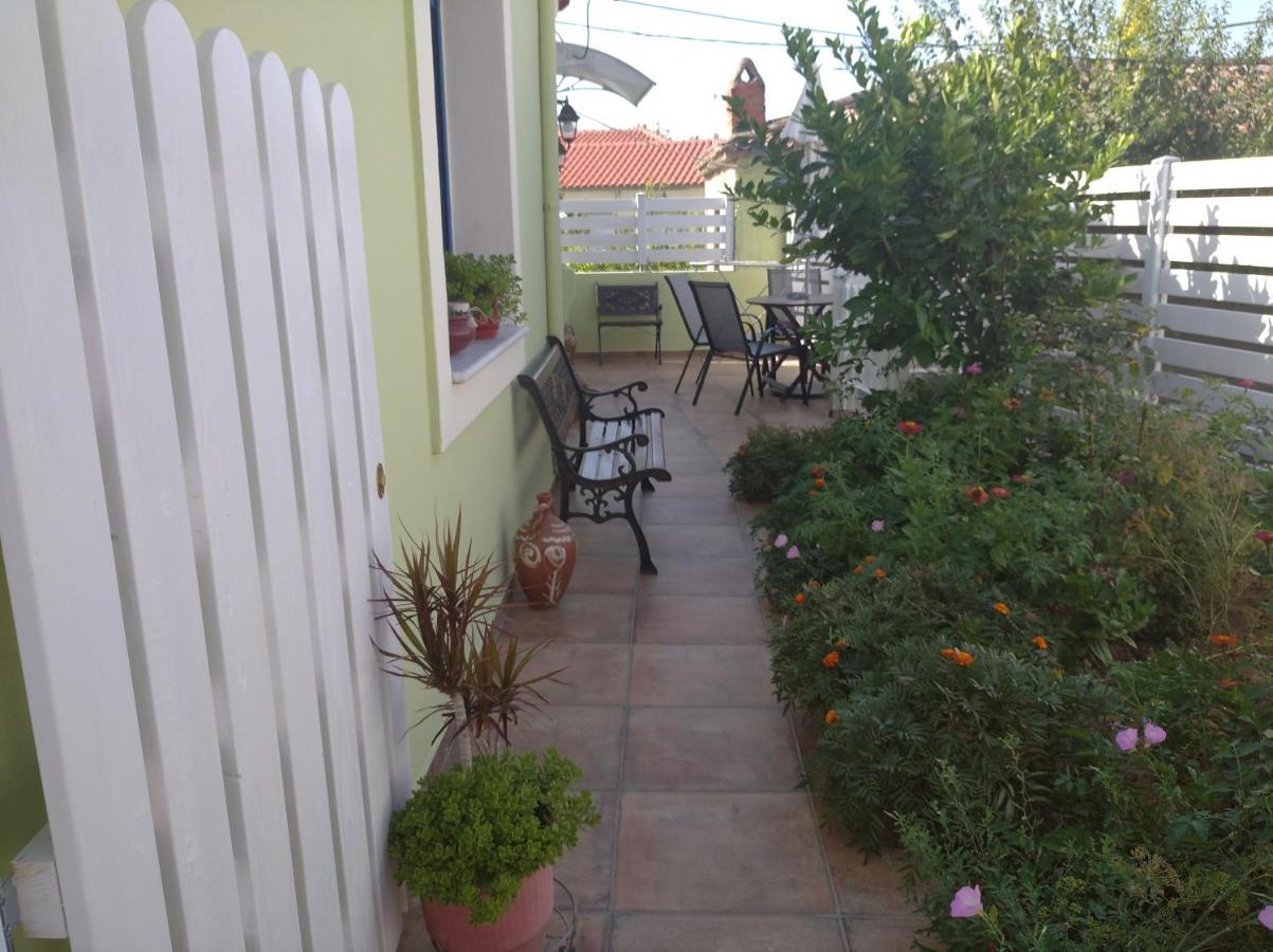 Granny'S Home Roussopoulio ภายนอก รูปภาพ